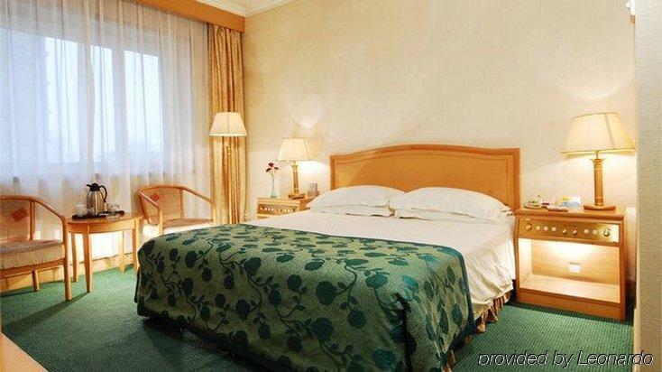 Hotel Yu Long International 5*