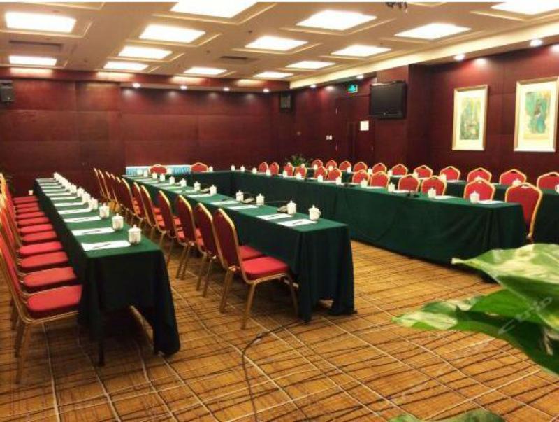 Yu Long International Hotel 5*
