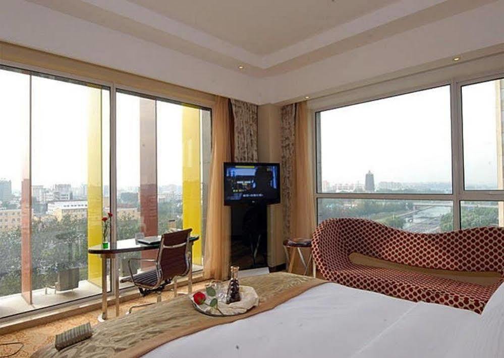 Yu Long International 5*