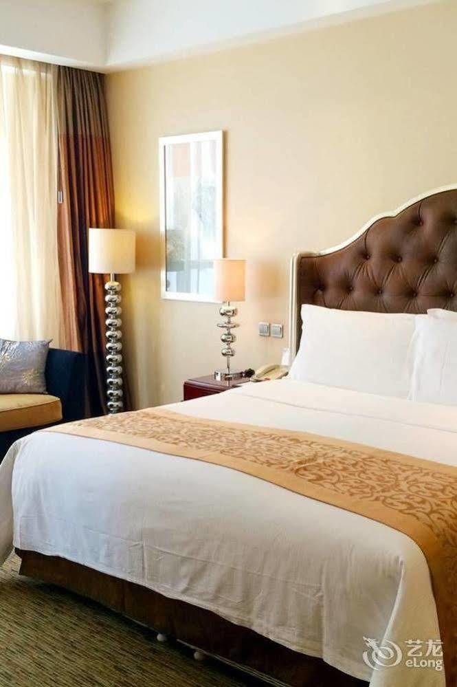 Yu Long International Hotel