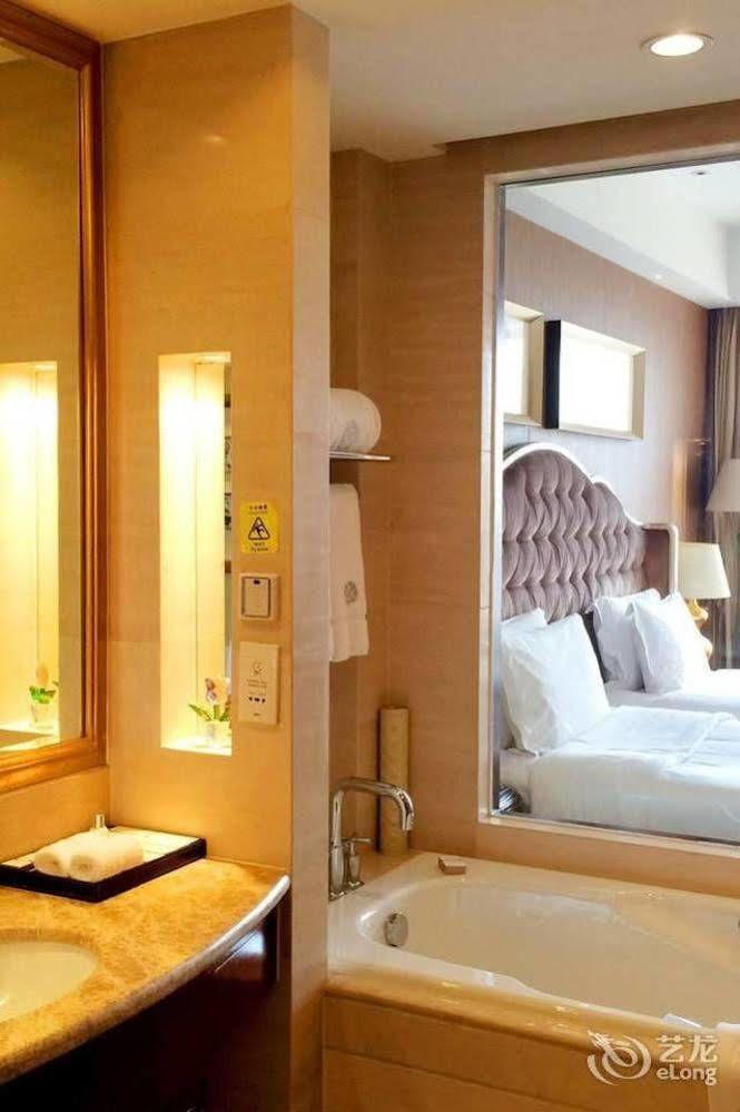 Hotel Yu Long International 5*