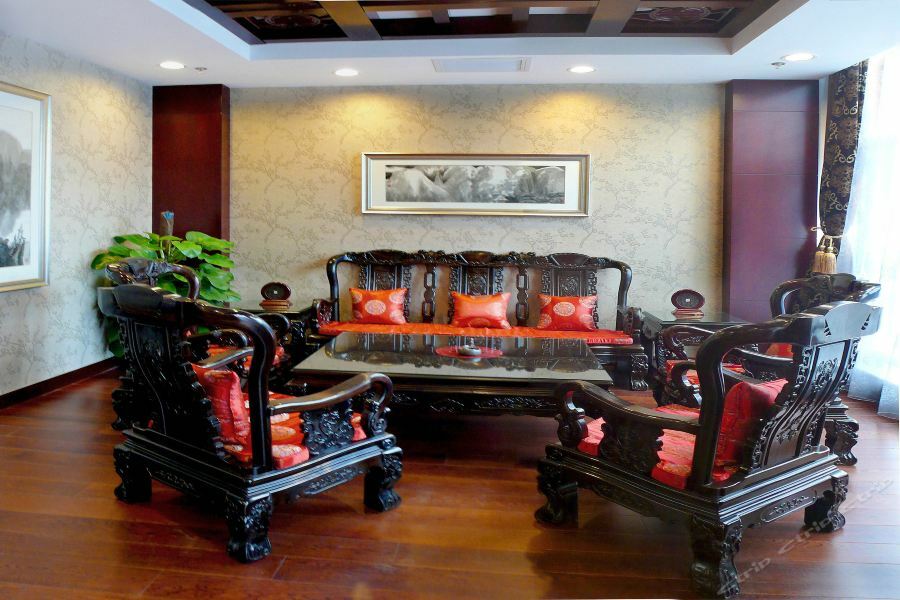 Yu Long International Peking